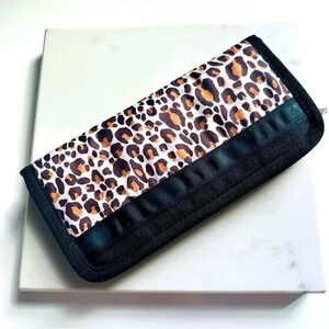 NWOT LeSportsac Leopard Nylon Travel Passport Zip Around Wallet